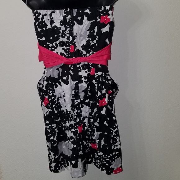 Charlotte Russe Floral Sleeveless Midi Dress - Picture 2 of 4